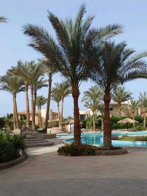 3 piscinas al aire libre