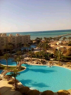 3 piscinas al aire libre