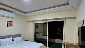 Studio Confort, vue jardin | Coffres-forts dans les chambres, bureau