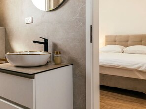 Villa | Badezimmer | Handtücher, Toilettenpapier