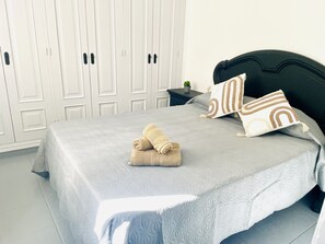 2 slaapkamers, een strijkplank/strijkijzer, gratis wifi, beddengoed
