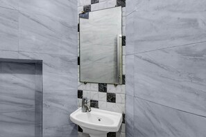 Bathroom - Hotel Girish Formerly Babu  Soni  House (Kolkata)