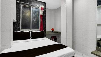 1 habitación, escritorio, wifi gratis y ropa de cama