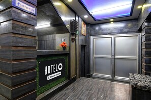 Lobby - Hotel Girish Formerly Babu  Soni  House (Kolkata)