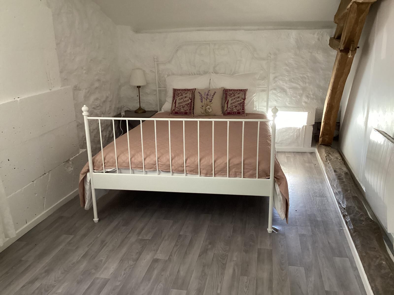 3 chambres, fer et planche à repasser, Wi-Fi gratuit, draps fournis
