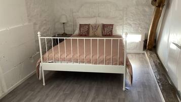 3 chambres, fer et planche à repasser, Wi-Fi gratuit, draps fournis