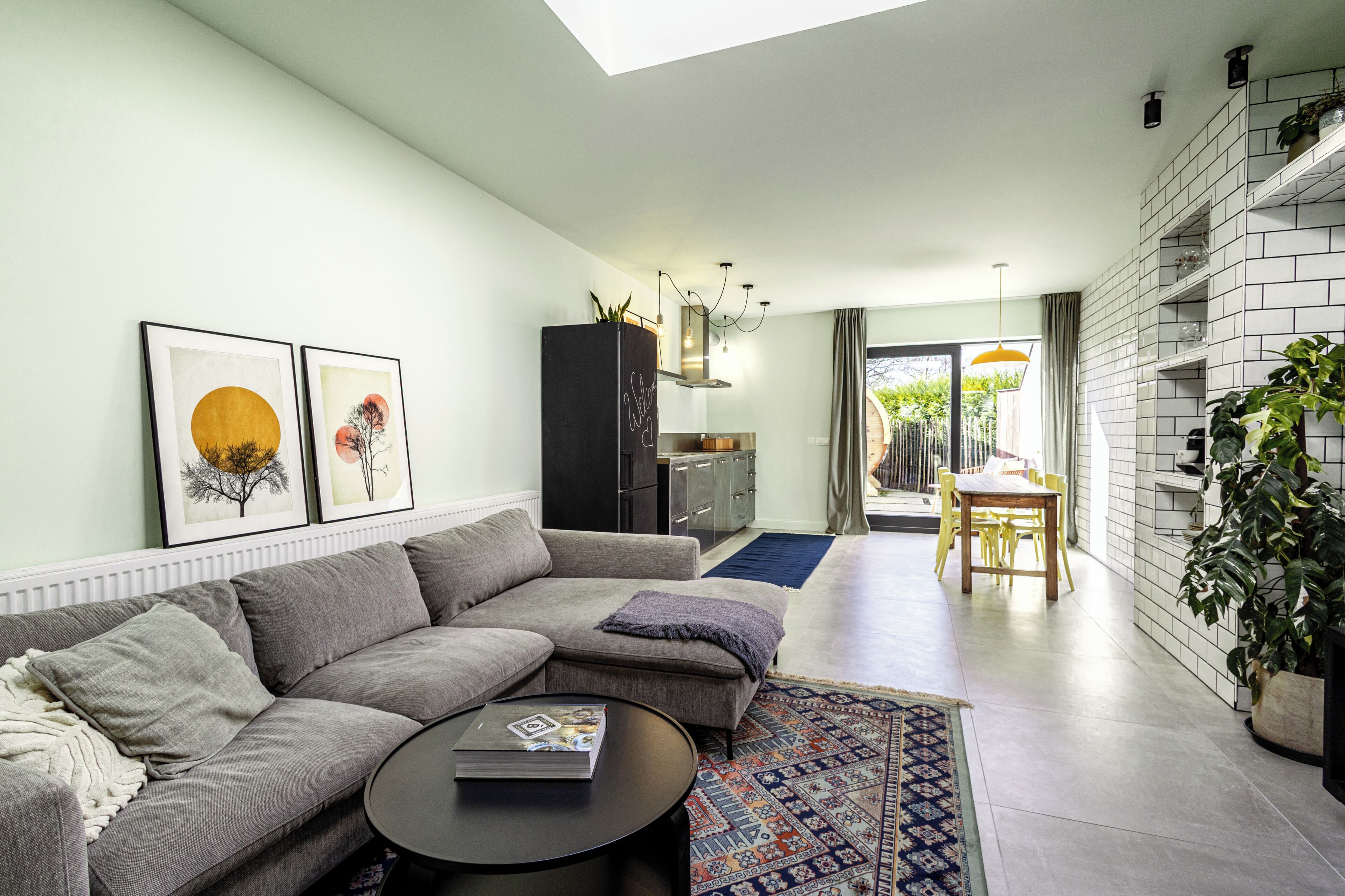 Smart-tv, boeken en een stereo