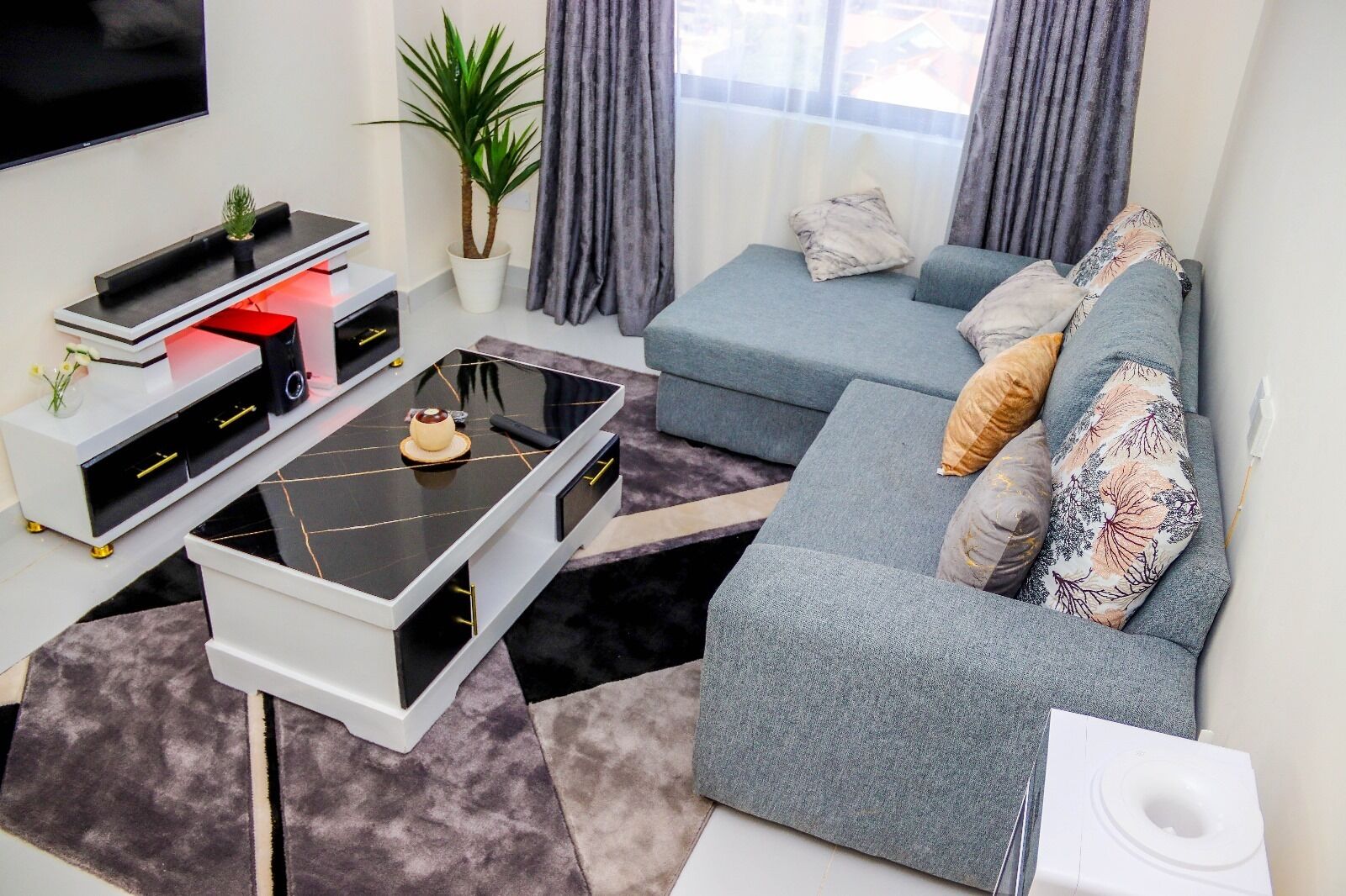 Comfort Studio Suite, City View | Living area