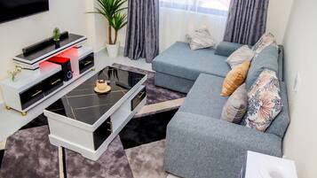 Comfort Studio Suite, City View | Living area