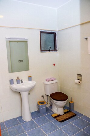 Bathroom - Sanjoo world vacations  (Nairobi)