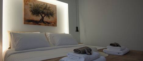 Superior 2 Bedroom Apartment | In-room safe, iron/ironing board, bed sheets