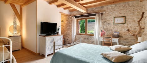 1 bedroom, bed sheets