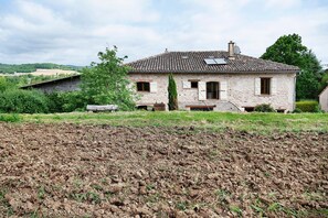 Exterior - Acacia Guest Rooms with Shared Terrace and Garden (Castelnau-de-Montmiral)