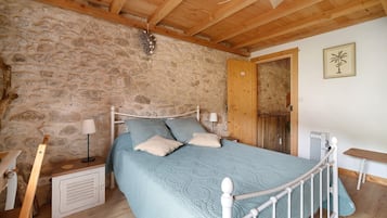 1 bedroom, bed sheets