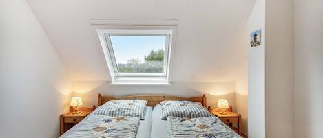 2 bedrooms, bed sheets
