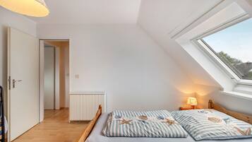 2 bedrooms, bed sheets