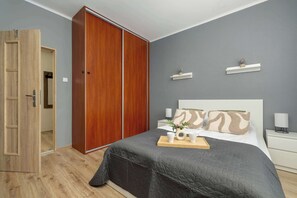2 bedrooms, iron/ironing board, travel cot, WiFi - Comfortable Apartment | 2 Bedrooms and Balcony (Katowice)