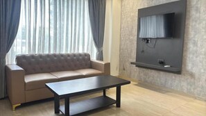 Executive Suite, Garden View | Living area - Kaara Gurgaon (Gurugram)