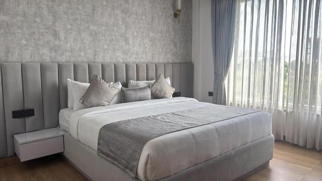 Executive Suite, Garden View