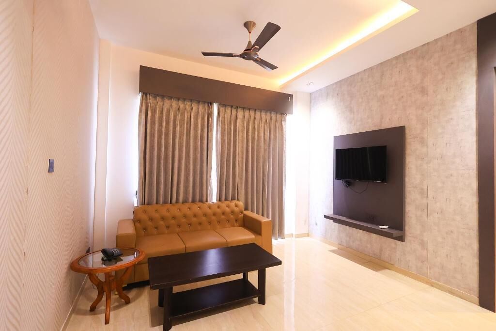 Executive Suite, Garden View | Living area