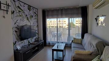 Apartemen, 1 kamar tidur, teras, pemandangan kebun | Ruang keluarga