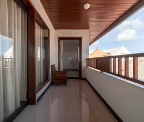 Double Room | Terrace/patio - Cozzy Dewiana Guesthouse (Denpasar)