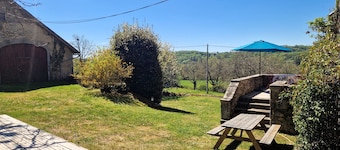 Mayrinha is located in a beautiful valley in the Lot
