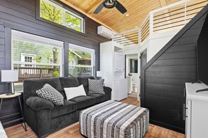 Interior - Lakefront Retreat Paradise (Pittsburg)