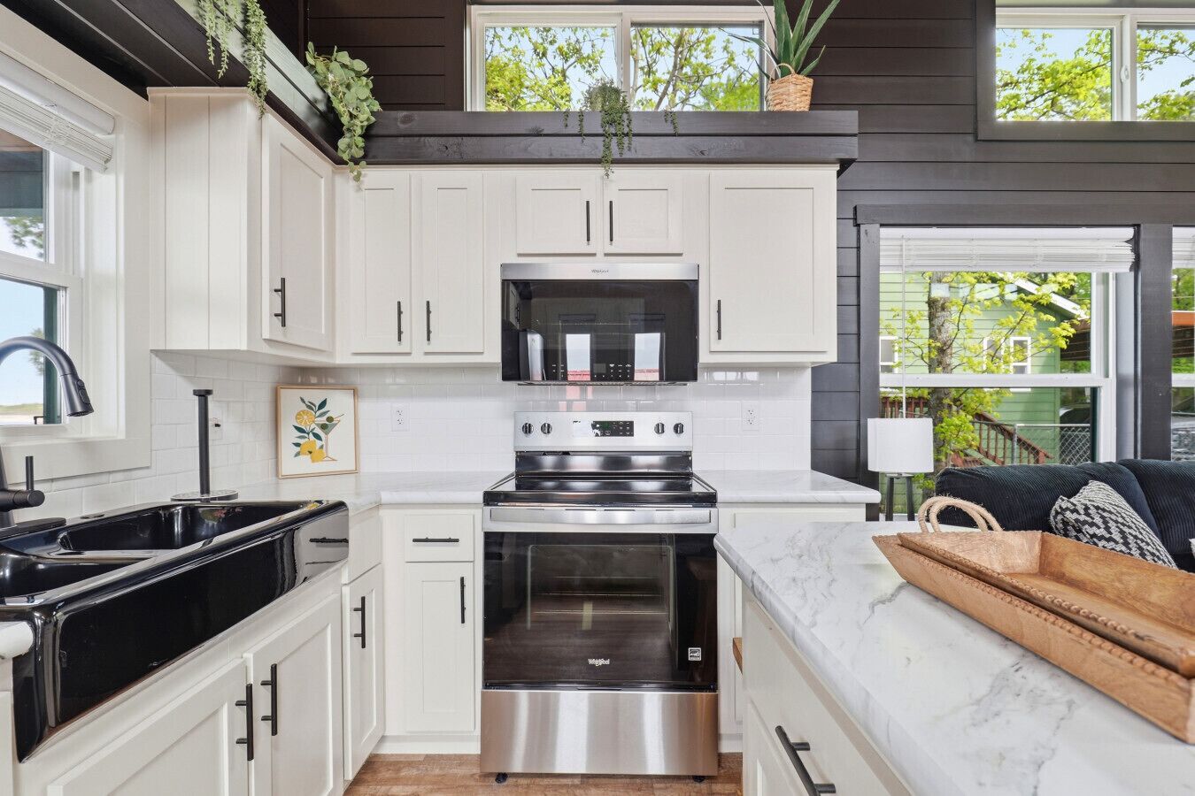 Oven, stovetop, cookware/dishes/utensils, dining tables