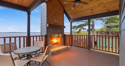 Lakefront Retreat Paradise