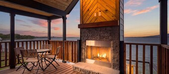 Lakefront Retreat Paradise
