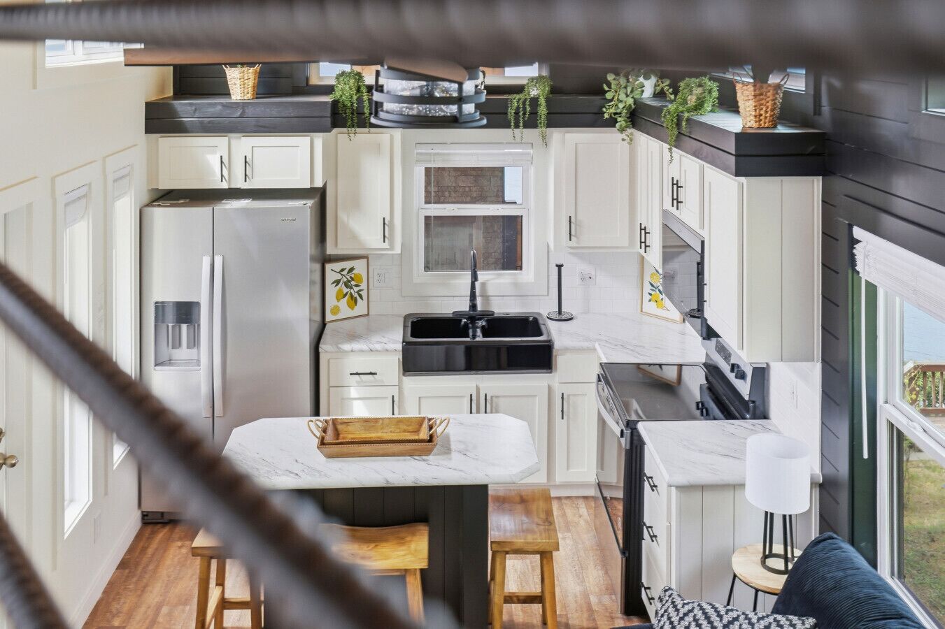 Oven, stovetop, cookware/dishes/utensils, dining tables