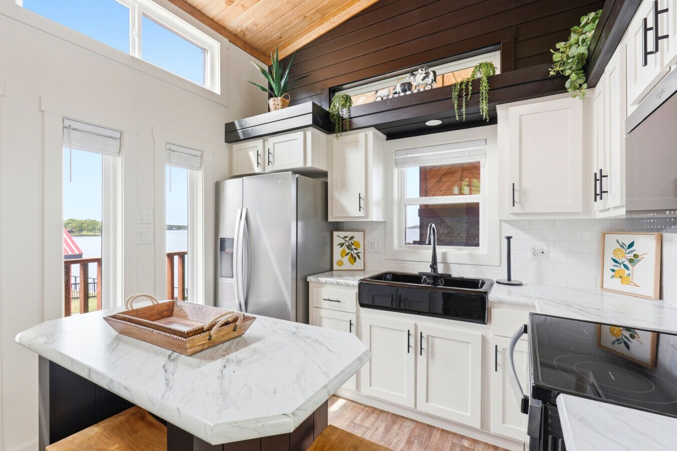 Oven, stovetop, cookware/dishes/utensils, dining tables