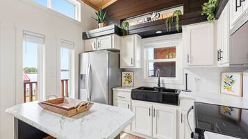 Oven, stovetop, cookware/dishes/utensils, dining tables