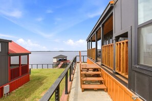 Terrace/patio - Lakefront Retreat Paradise (Pittsburg)