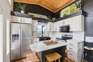 Oven, stovetop, cookware/dishes/utensils, dining tables