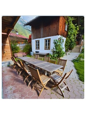 Outdoor dining - Tranquil 5-bedroom house in wonderful Ginzling for your getaway (Ginzling)