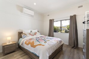 2 Schlafzimmer, Bügeleisen/Bügelbrett, Bettwäsche