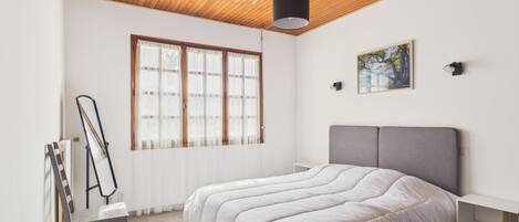 3 bedrooms, iron/ironing board