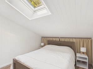 3 chambres, fer et planche à repasser