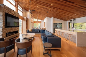 Luxury-Villa, Balkon, Bergblick | Wohnbereich