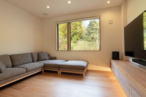 Luxury-Villa, Balkon, Bergblick | Wohnbereich