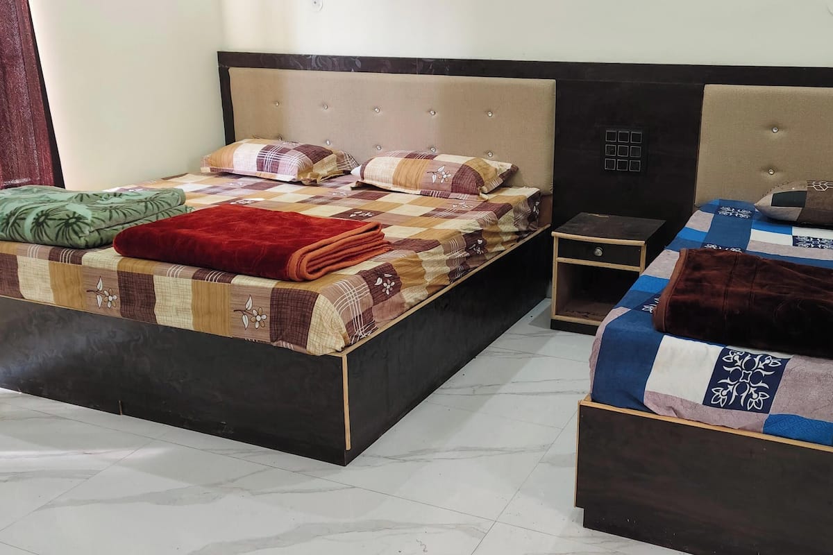 Deluxe Triple Room, Non Smoking, Private Bathroom