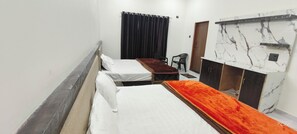 デラックス 4 人部屋 マウンテンビュー