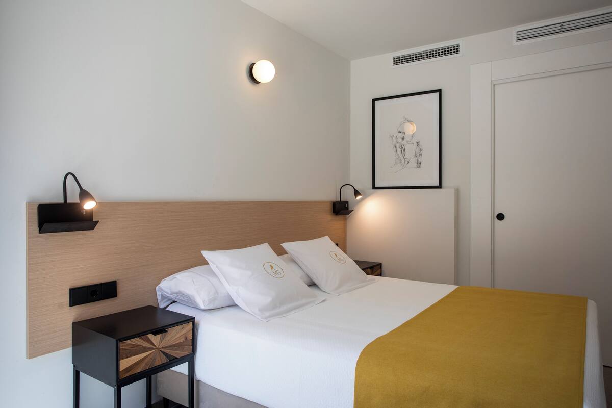 Standard Double Room | In-room safe, blackout curtains, iron/ironing board, free WiFi