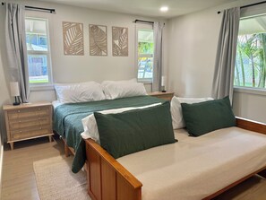 4 bedrooms, iron/ironing board, WiFi, bed sheets - Spacious 4-bedroom home with AC located minutes from Hale’iwa town and Waimea (Haleiwa)