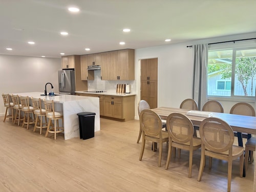 Spacious 4-bedroom home with AC located minutes from Hale’iwa town and Waimea