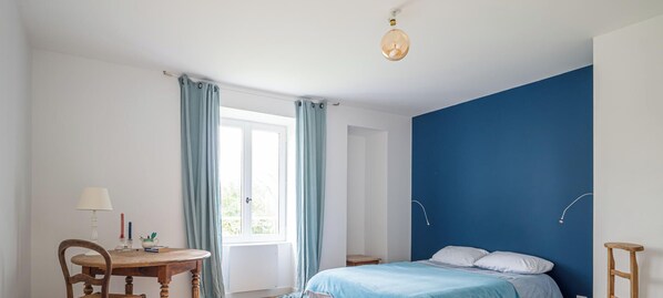 Room - Cosy house near Le Mans with garden and BBQ (Parigné-l'Évêque)