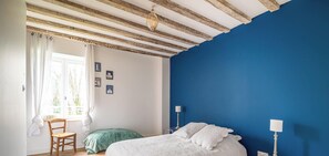 Room - Cosy house near Le Mans with garden and BBQ (Parigné-l'Évêque)