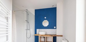 Bathroom - Cosy house near Le Mans with garden and BBQ (Parigné-l'Évêque)